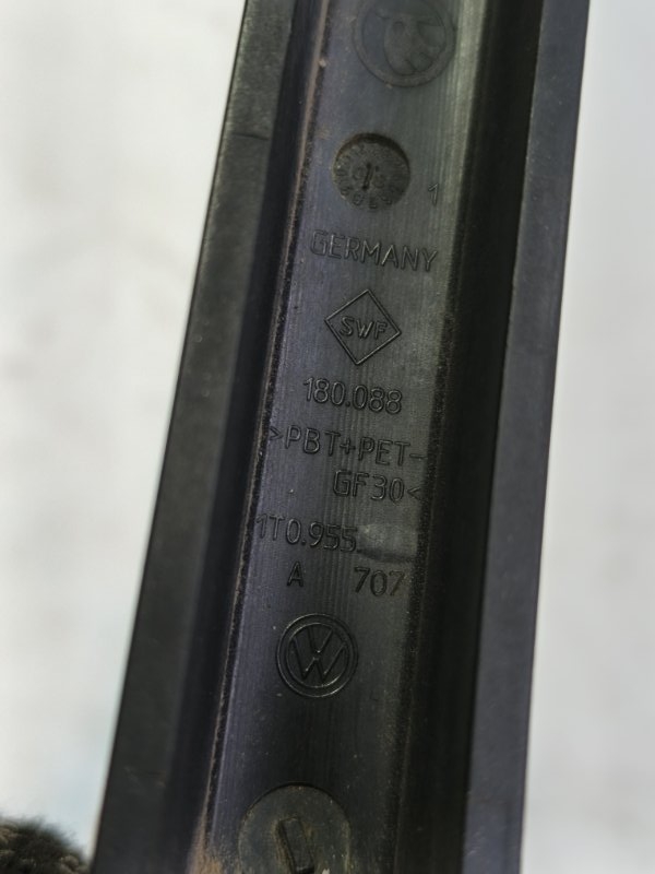 Поводок стеклоочистителя Skoda Fabia 2008