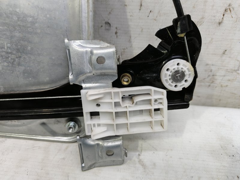 Стеклоподъемник электрический Skoda Fabia 2008