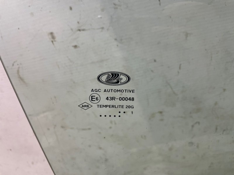 Стекло Lada Xray 2021