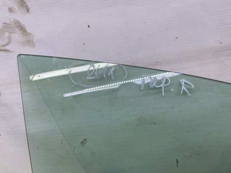 Стекло Lada Xray 2021