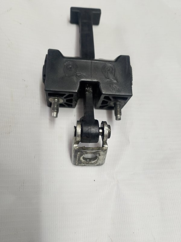 Ограничитель двери lada vesta 2022