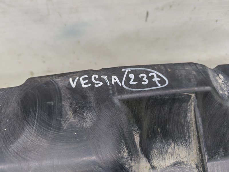 Дефлектор радиатора lada vesta 2020