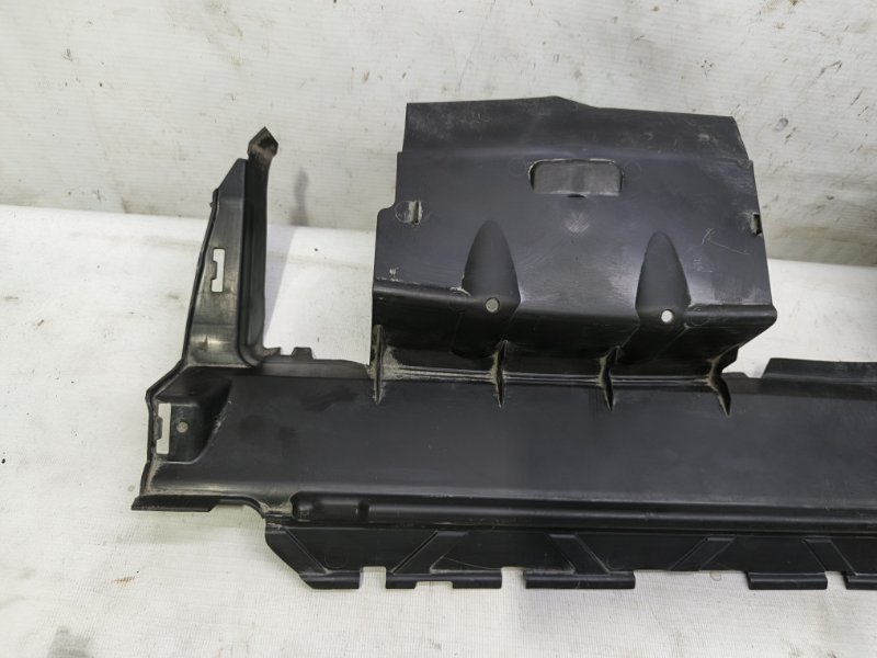 Воздуховод радиатора Audi Q8 2021