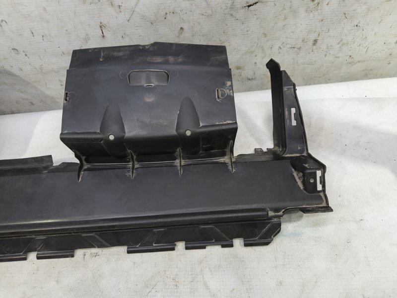 Воздуховод радиатора Audi Q8 2021