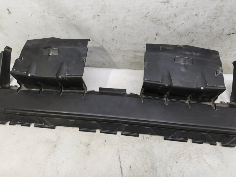 Воздуховод радиатора Audi Q8 2021