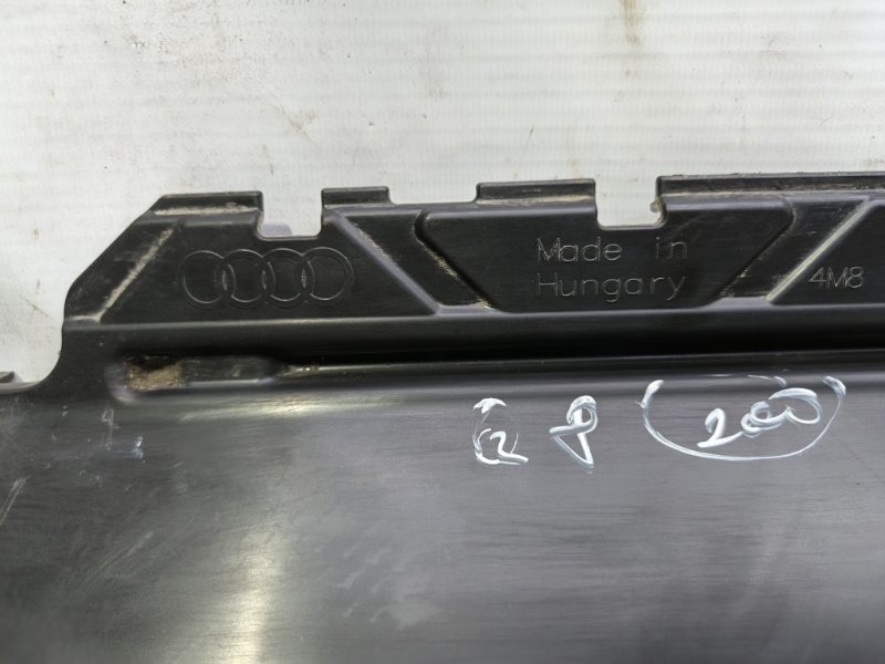 Воздуховод радиатора Audi Q8 2021