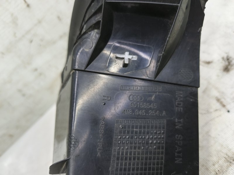 Накладка фонаря Audi Q8 2021