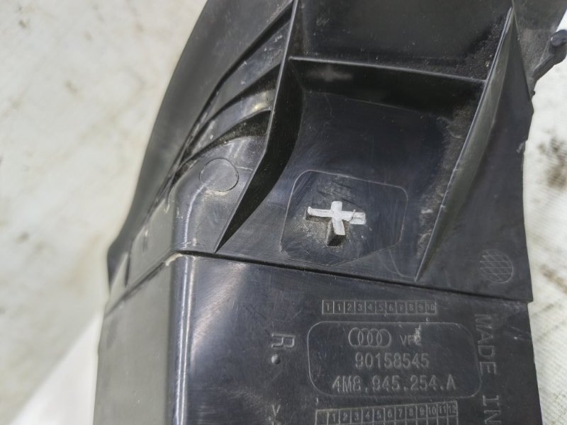 Накладка фонаря Audi Q8 2021