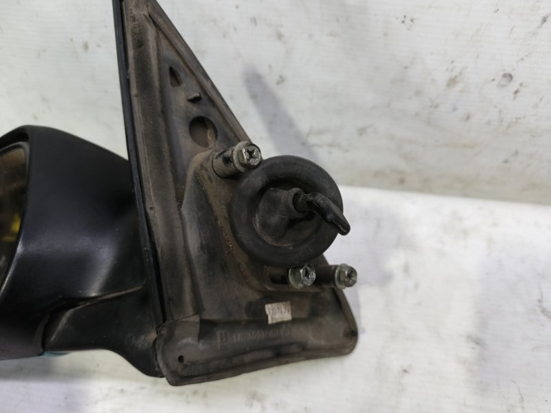 Зеркало Nissan Primera 1990