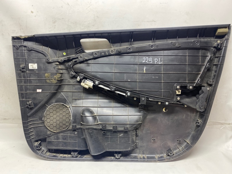 Обшивка двери Hyundai Solaris 2014 RB