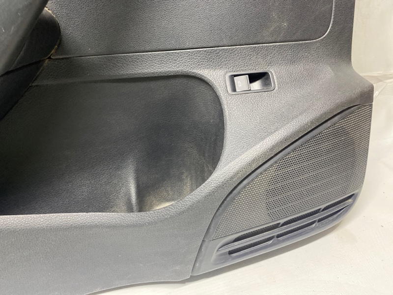 Обшивка двери Volkswagen Polo 2017