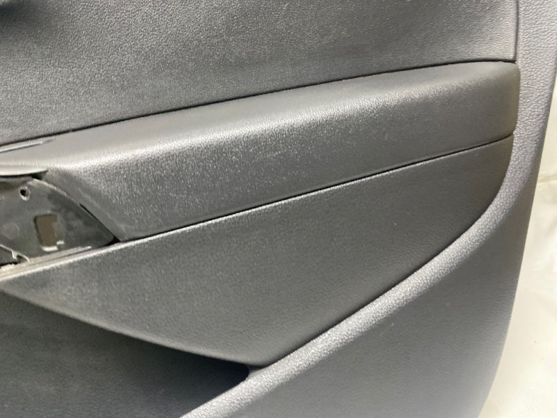 Обшивка двери Volkswagen Polo 2017