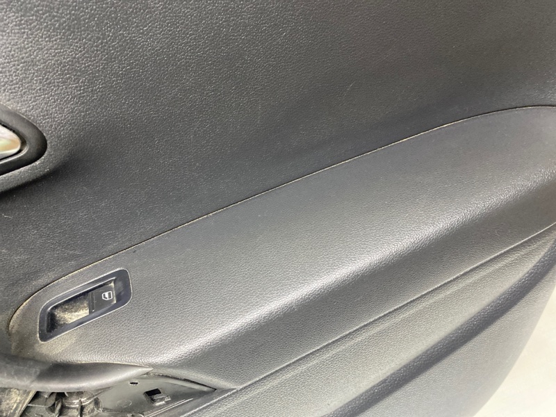 Обшивка двери Volkswagen Polo 2017