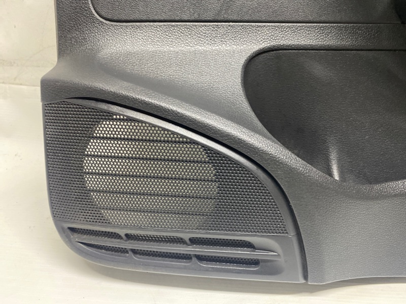 Обшивка двери Volkswagen Polo 2017