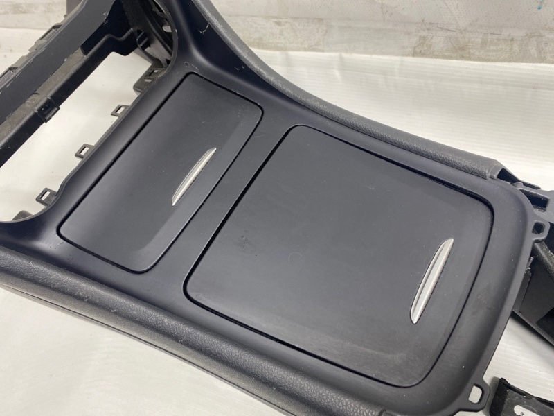 Подлокотник Mercedes CLA - Class 2015 CLA 180