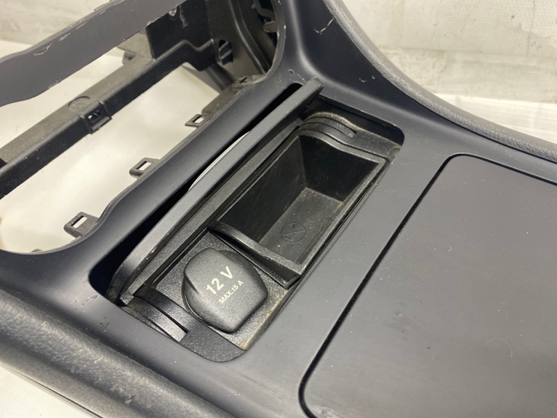 Подлокотник Mercedes CLA - Class 2015 CLA 180