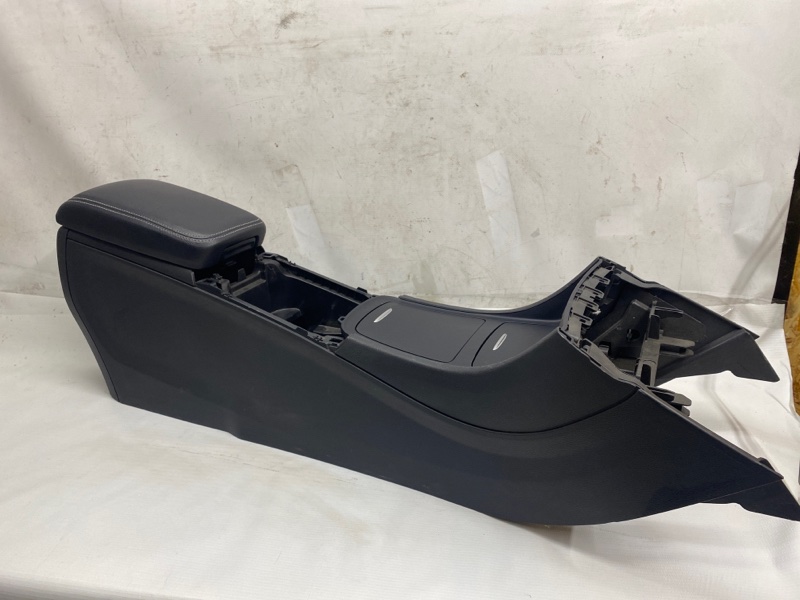 Подлокотник Mercedes CLA - Class 2015 CLA 180