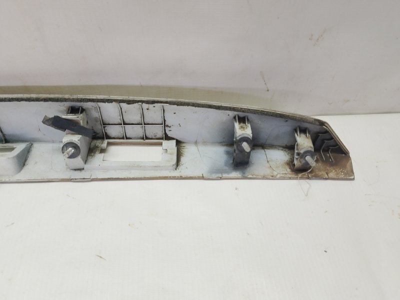 Накладка крышки багажника Лада vesta 2021