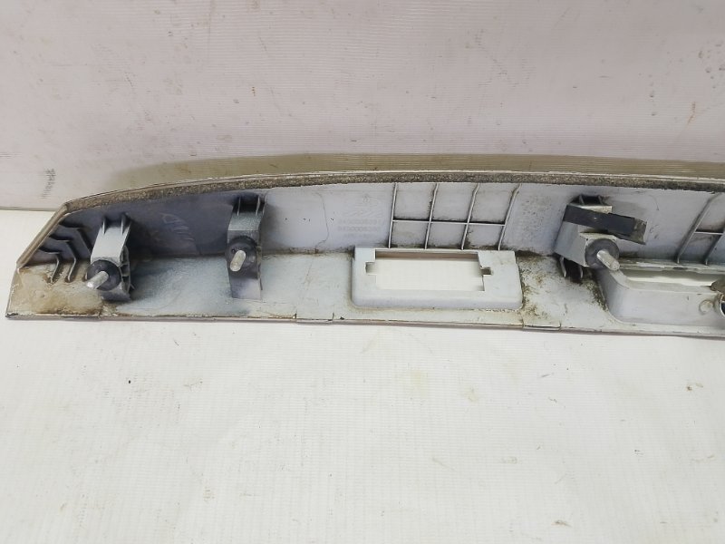 Накладка крышки багажника Лада vesta 2021