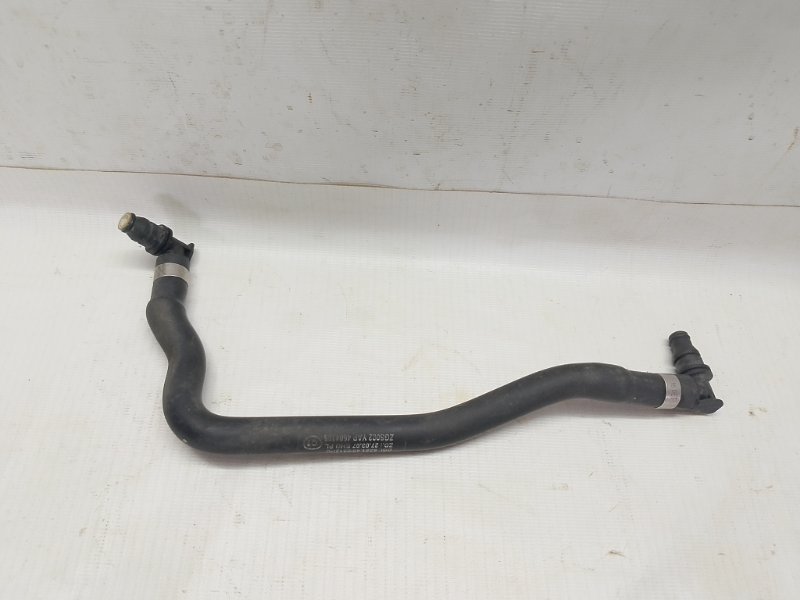 Патрубок системы охлаждения Mercedes Benz e