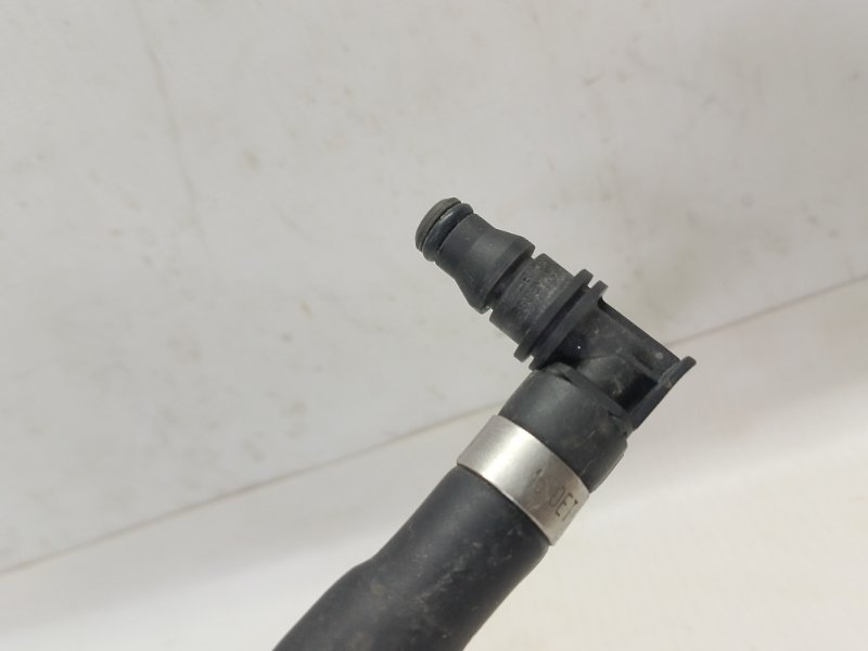 Патрубок системы охлаждения Mercedes Benz e