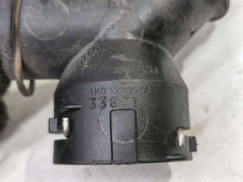 Тройник системы охлаждения Volkswagen Jetta 2008