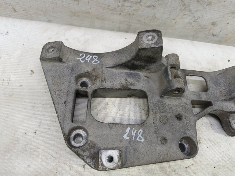 Кронштейн генератора Volkswagen Jetta 2008