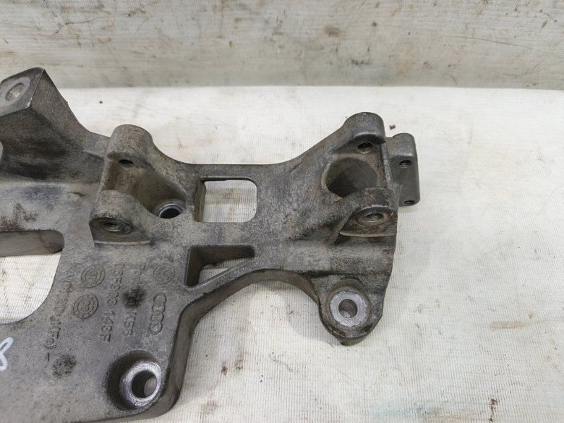 Кронштейн генератора Volkswagen Jetta 2008