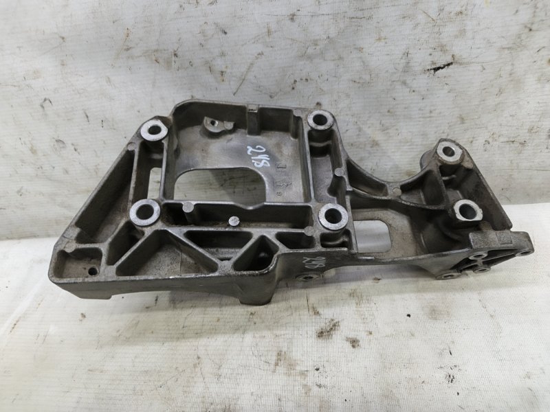 Кронштейн генератора Volkswagen Jetta 2008