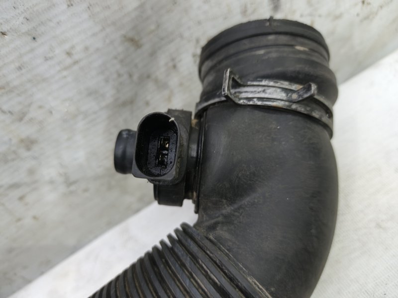 Патрубок воздушного фильтра Volkswagen Jetta 2008