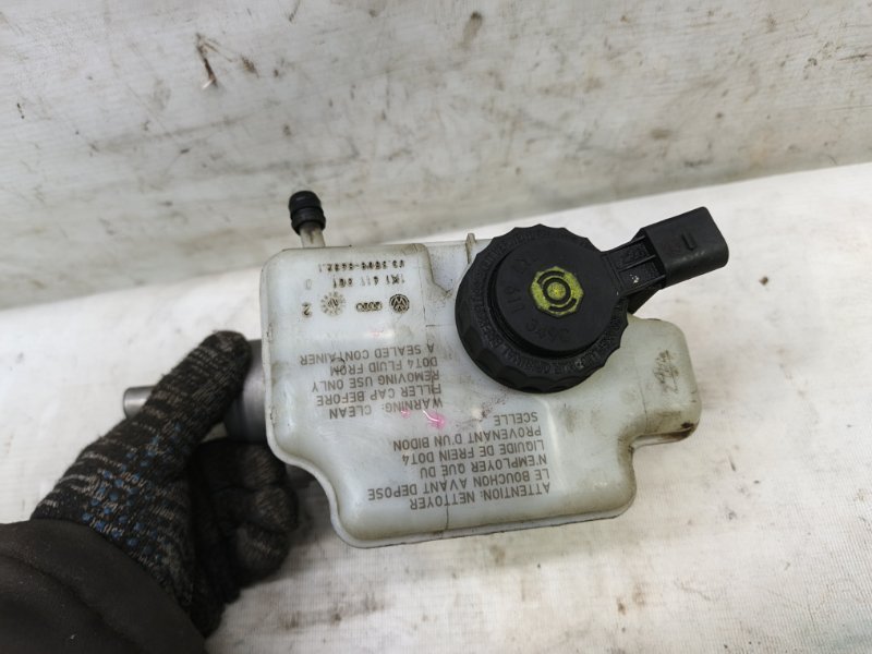 Главный тормозной цилиндр Volkswagen Jetta 2008