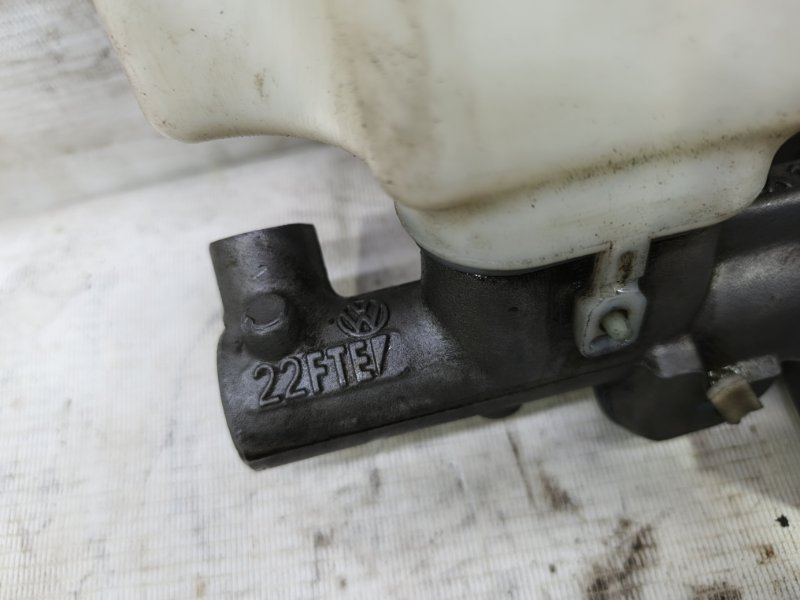 Главный тормозной цилиндр Volkswagen Jetta 2008