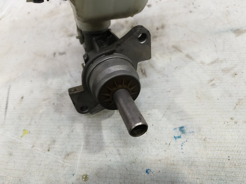 Главный тормозной цилиндр Volkswagen Jetta 2008