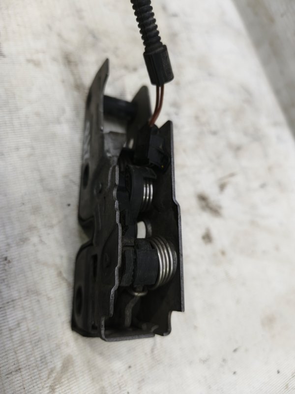 Замок капота Volkswagen Jetta 2008