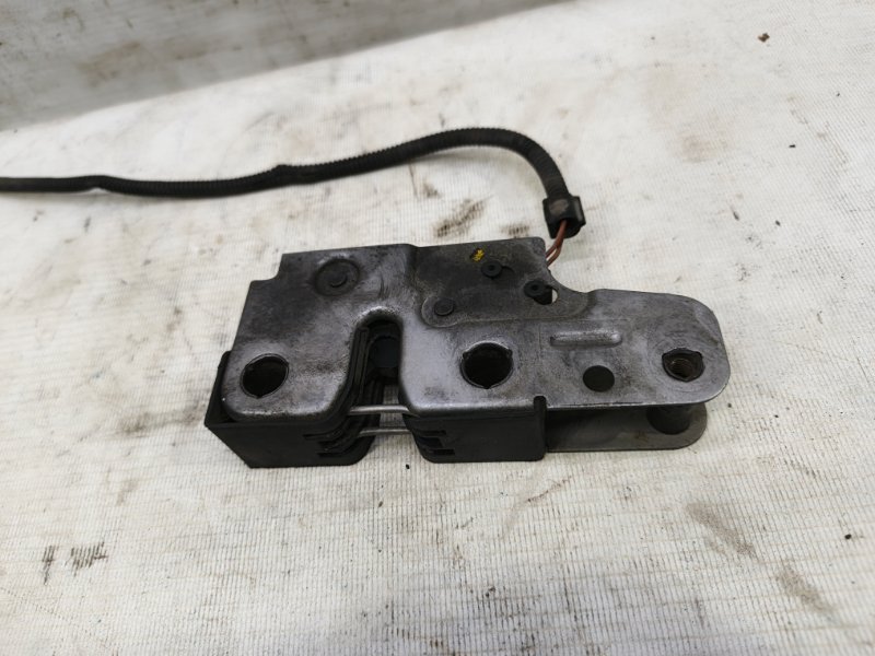 Замок капота Volkswagen Jetta 2008