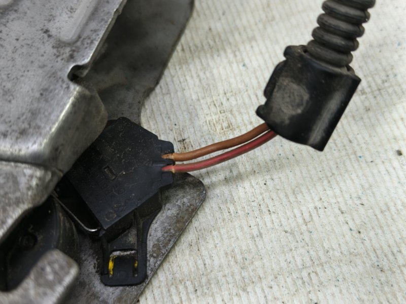 Замок капота Volkswagen Jetta 2008