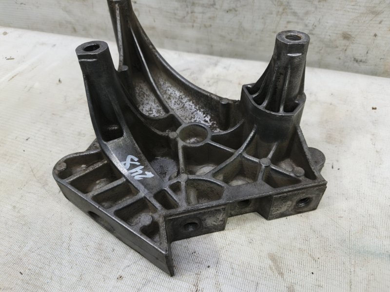 Кронштейн двигателя Volkswagen Jetta 2008