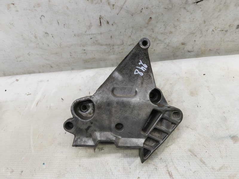 Кронштейн двигателя Volkswagen Jetta 2008