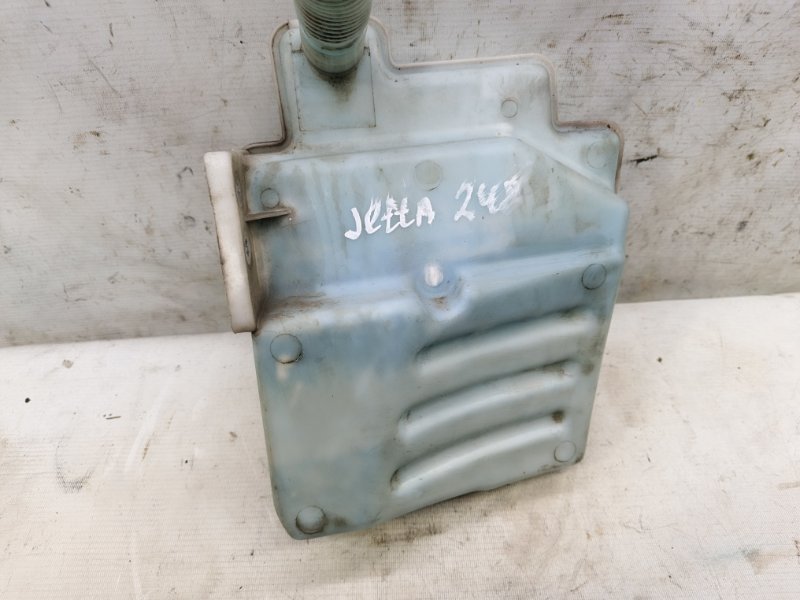 Бачок омывателя Volkswagen Jetta 2008