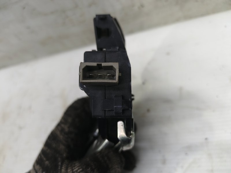 Замок багажника Volkswagen Jetta 2008