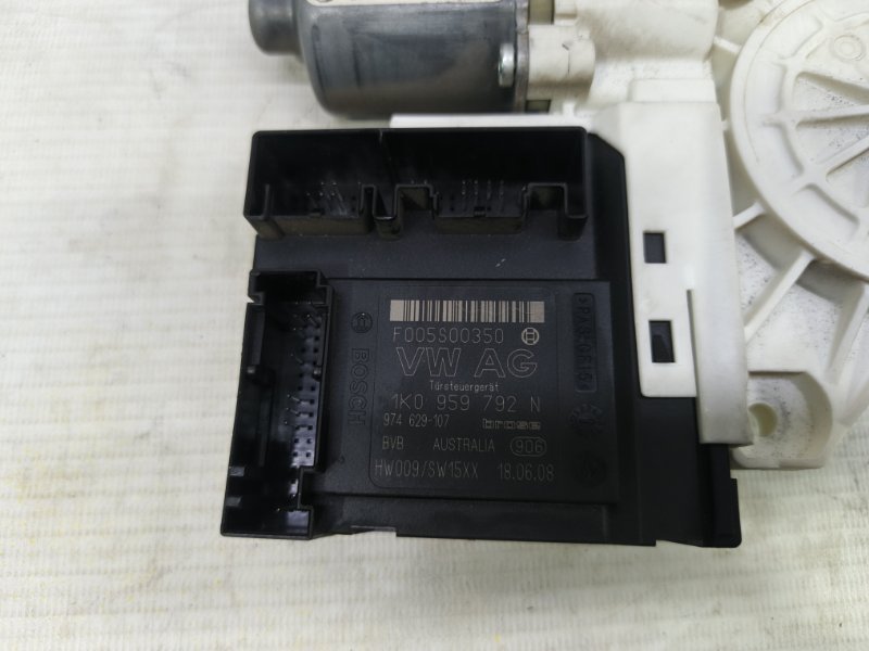 Моторчик стеклоподъемника Volkswagen Jetta 2008