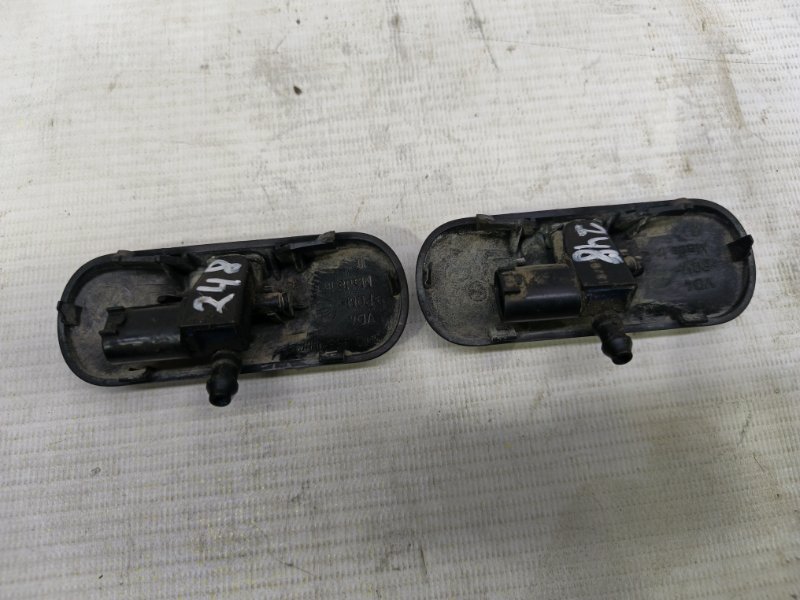 Форсунка омывателя Volkswagen Jetta 2008