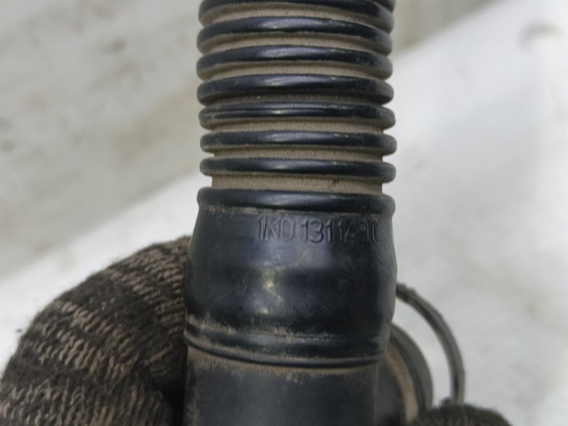 Патрубок картерных газов Volkswagen Jetta 2008