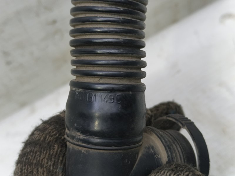 Патрубок картерных газов Volkswagen Jetta 2008