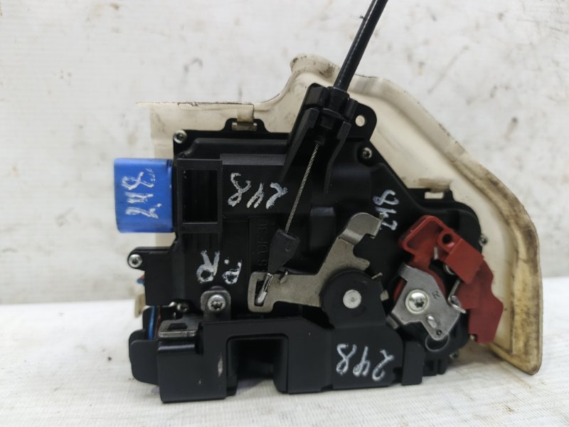 Замок двери Volkswagen Jetta 2008