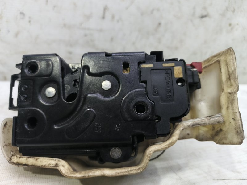 Замок двери Volkswagen Jetta 2008