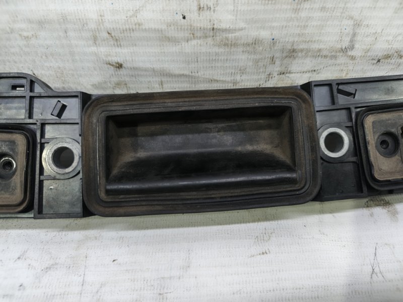 Кнопка открывания багажника Volkswagen Jetta 2008