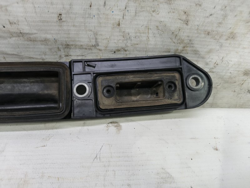 Кнопка открывания багажника Volkswagen Jetta 2008