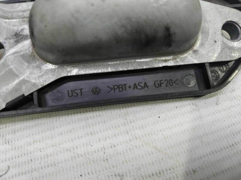 Кнопка открывания багажника Volkswagen Jetta 2008