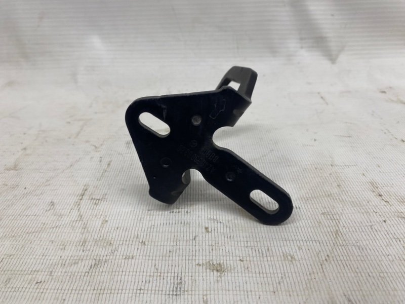 Петля капота Mercedes CLA - Class 2015 CLA 180